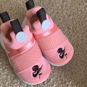 Nike toddler tennis shoes